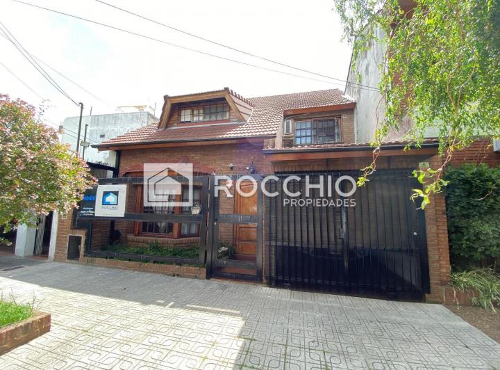Casa · 200m² · 5 Ambientes · 1 Cochera