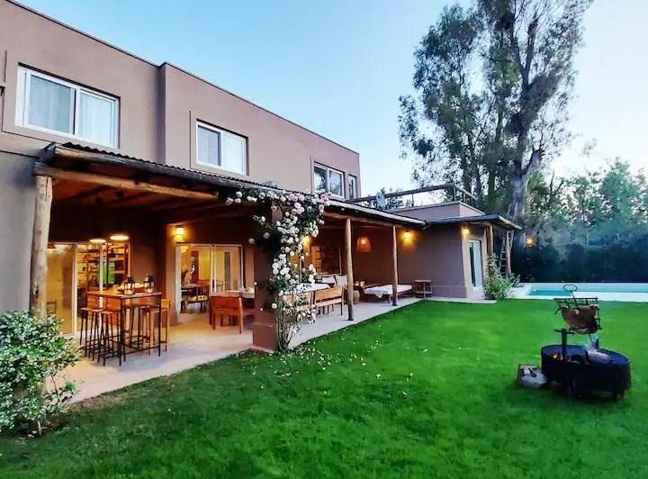 Casa · 300m² · 4 Ambientes · 1 Cochera