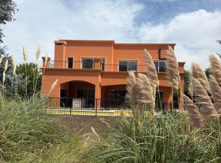 Casa · 260m² · 6 Ambientes