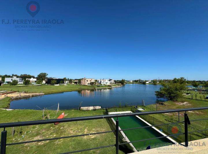 Casa · 288m² · 5 Ambientes · 4 Cocheras