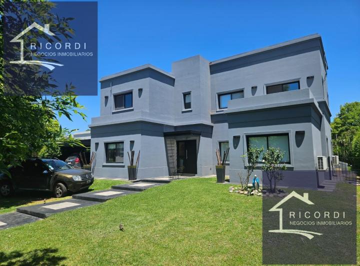 Casa · 230m² · 6 Ambientes · 1 Cochera