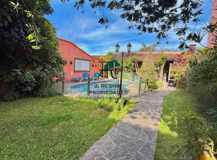 Casa · 260m² · 5 Ambientes · 1 Cochera
