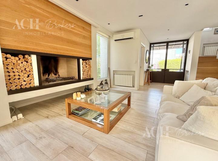 Casa · 280m² · 7 Ambientes · 2 Cocheras