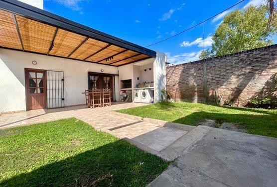Casa · 223m² · 5 Ambientes · 2 Cocheras