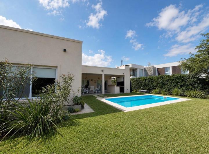 Casa · 165m² · 5 Ambientes · 5 Cocheras