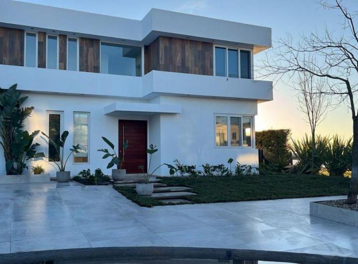 Casa · 350m² · 7 Ambientes · 3 Cocheras