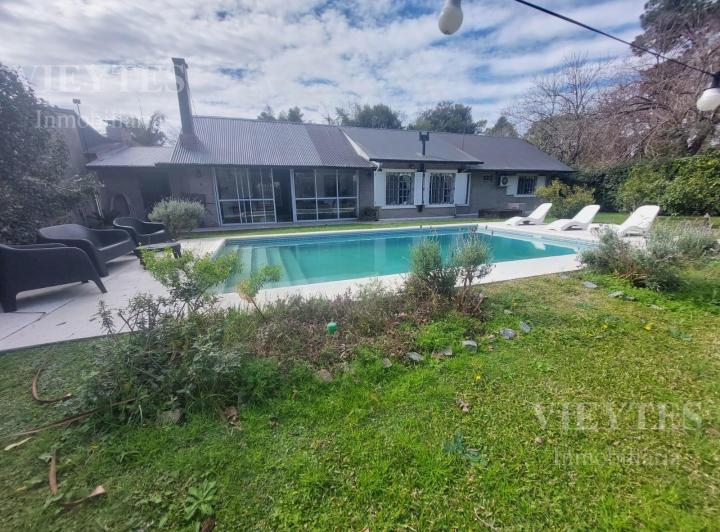 Casa · 180m² · 5 Ambientes · 2 Cocheras