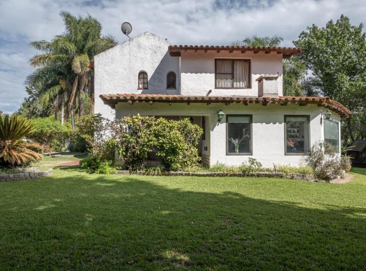 Casa · 200m² · 6 Ambientes · 6 Cocheras
