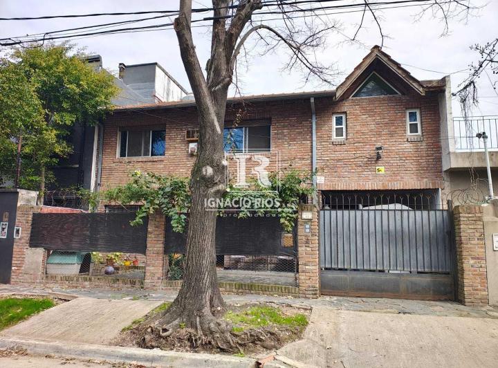 Casa · 198m² · 7 Ambientes · 2 Cocheras