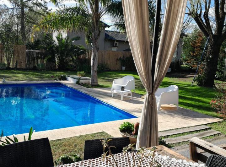 Casa · 270m² · 5 Ambientes · 2 Cocheras