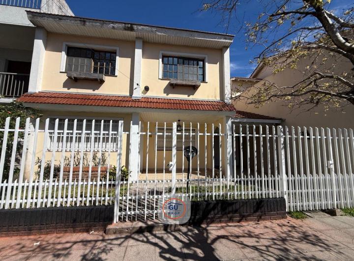 Casa · 240m² · 6 Ambientes · 2 Cocheras