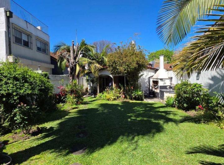 Casa · 215m² · 5 Ambientes · 1 Cochera