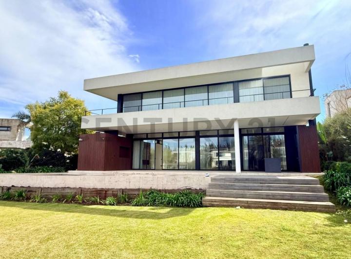 Casa · 640m² · 6 Ambientes