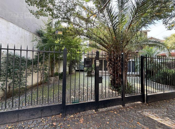 Casa · 237m² · 5 Ambientes · 2 Cocheras