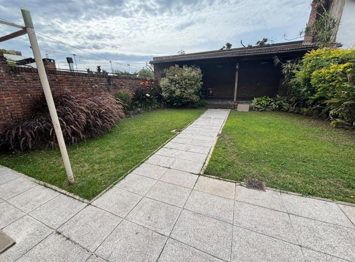 Casa · 284m² · 6 Ambientes · 4 Cocheras