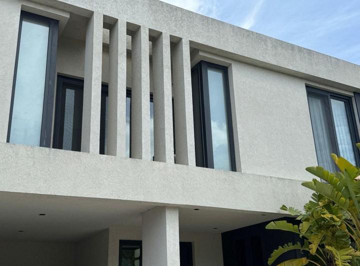 Casa · 400m² · 8 Ambientes · 3 Cocheras