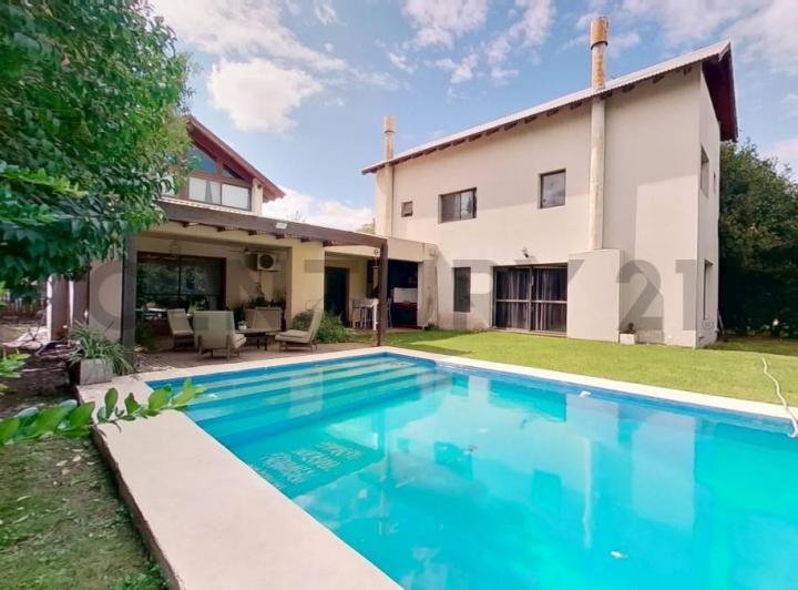 Casa · 285m² · 5 Ambientes · 2 Cocheras