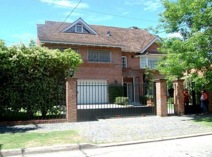 Casa · 410m² · 5 Ambientes · 1 Cochera