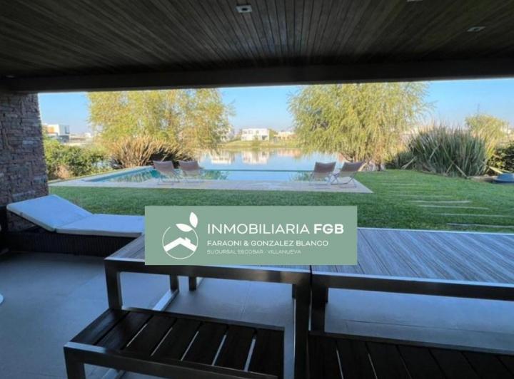 Casa · 249m² · 7 Ambientes · 2 Cocheras