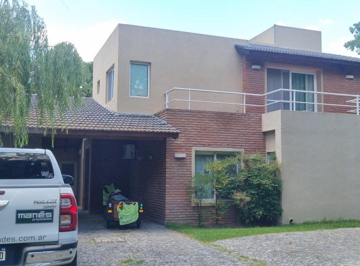Casa · 350m² · 6 Ambientes · 2 Cocheras