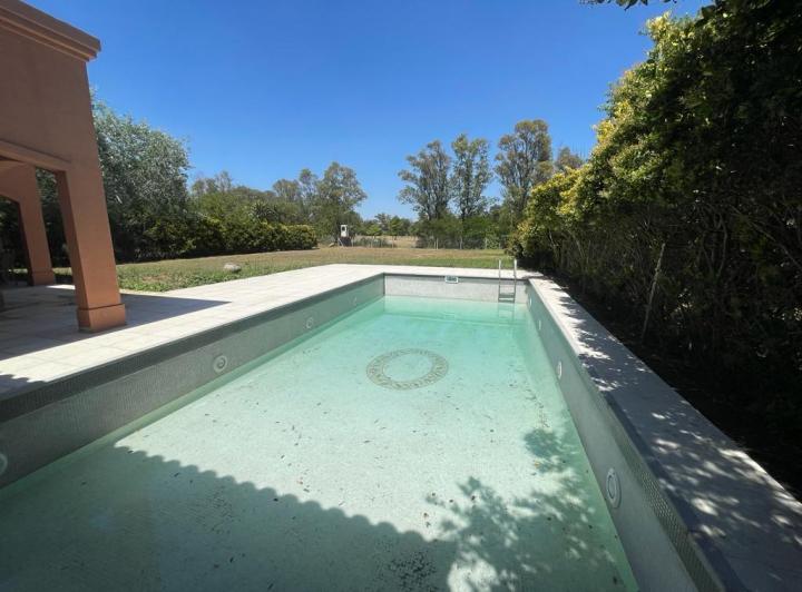 Casa · 420m² · 5 Ambientes · 7 Cocheras