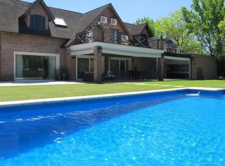 Casa · 400m² · 5 Ambientes