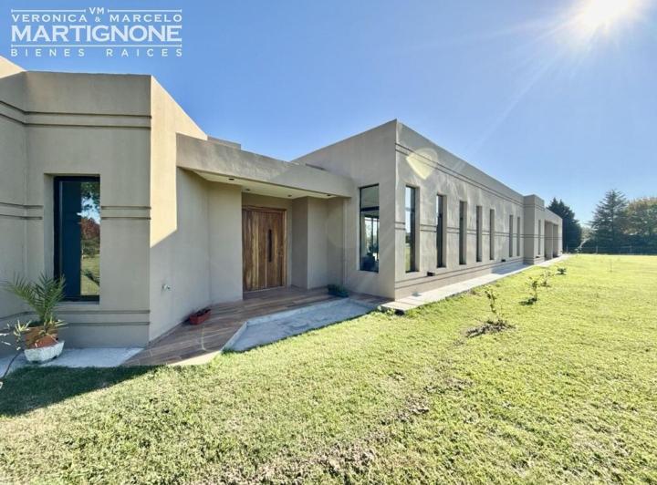 Casa · 364m² · 5 Ambientes · 2 Cocheras