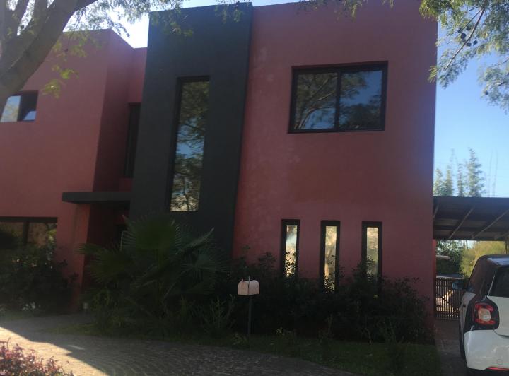 Casa · 210m² · 7 Ambientes · 2 Cocheras
