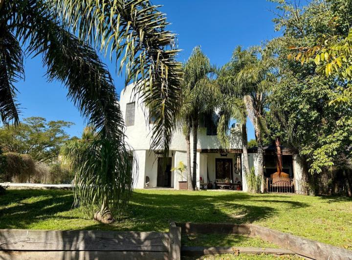 Casa · 265m² · 6 Ambientes · 1 Cochera
