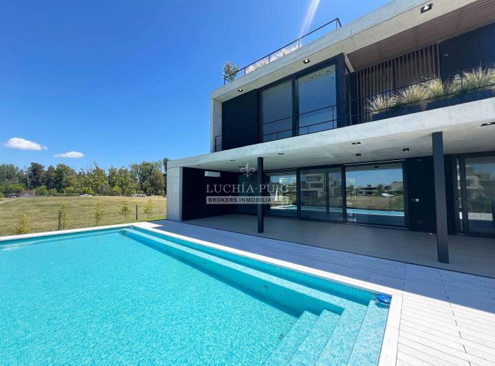 Casa · 435m² · 5 Ambientes · 3 Cocheras