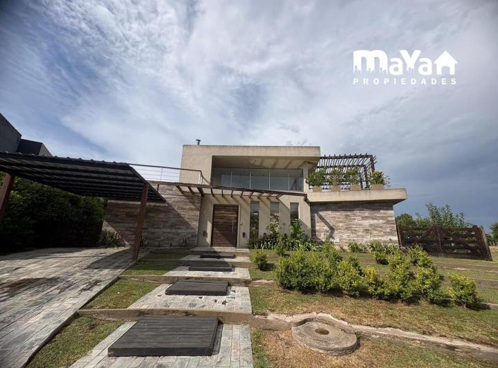 Casa · 370m² · 5 Ambientes
