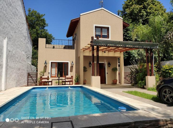 Casa · 150m² · 5 Ambientes · 2 Cocheras