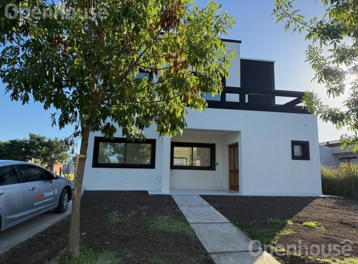 Casa · 224m² · 6 Ambientes · 2 Cocheras