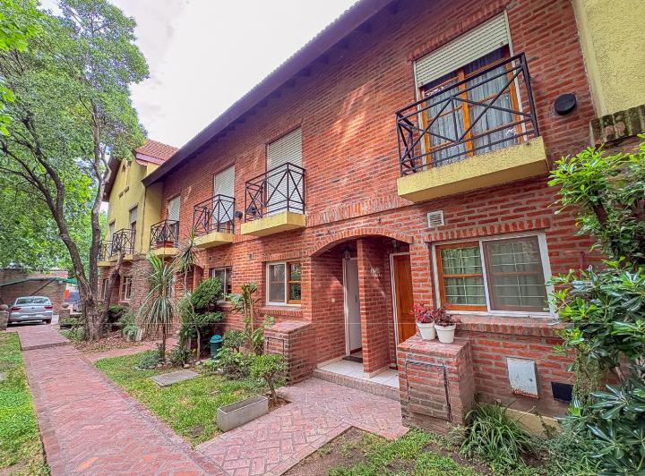 Casa · 90m² · 5 Ambientes · 1 Cochera