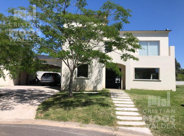 Casa · 210m² · 5 Ambientes · 1 Cochera