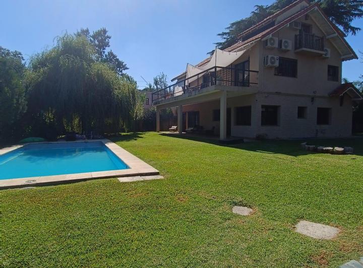 Casa · 420m² · 12 Ambientes · 3 Cocheras