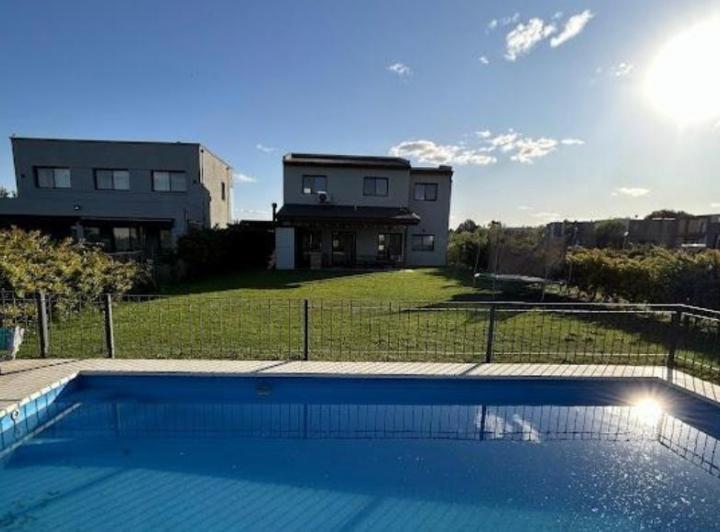 Casa · 150m² · 6 Ambientes · 2 Cocheras