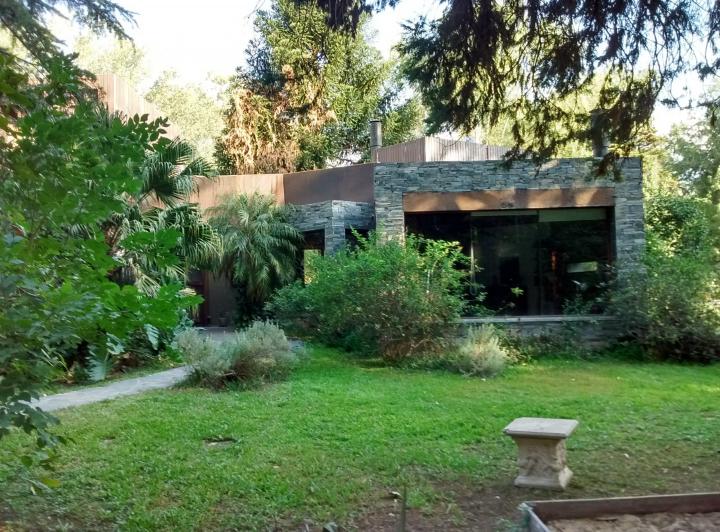 Casa · 260m² · 2 Ambientes · 2 Cocheras