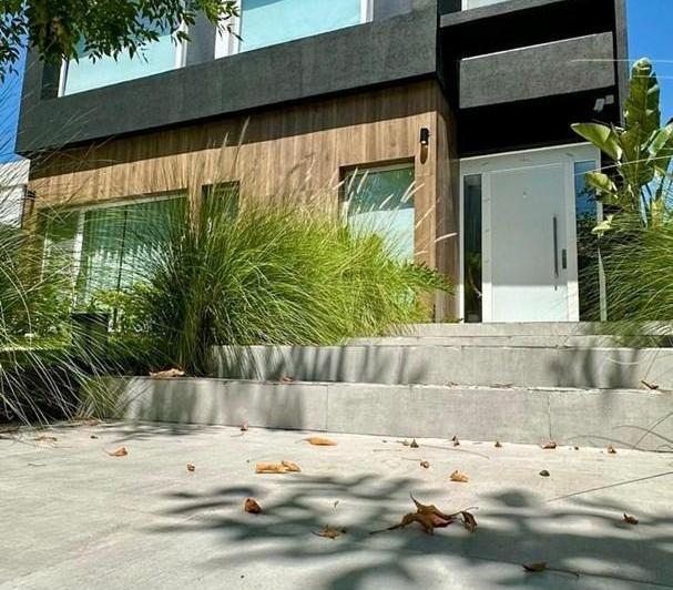 Casa · 240m² · 7 Ambientes · 1 Cochera