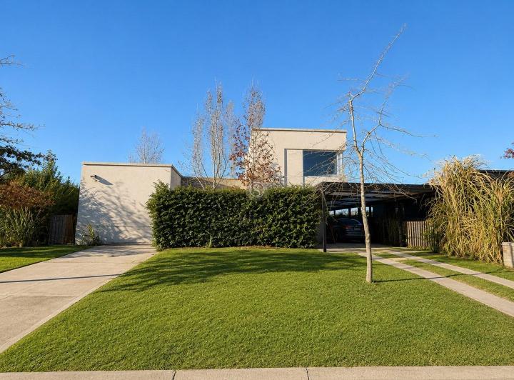 Casa · 230m² · 6 Ambientes