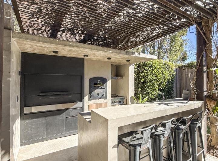 Casa · 180m² · 5 Ambientes · 2 Cocheras