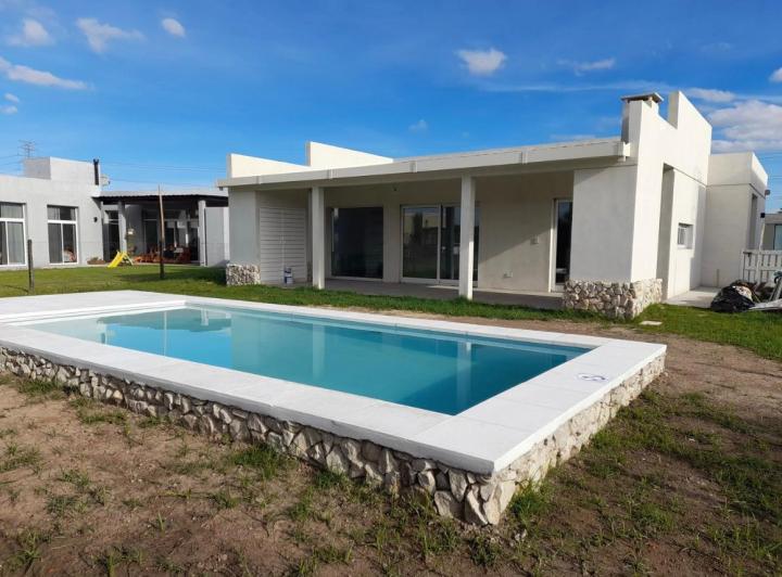 Casa · 20m² · 4 Ambientes · 2 Cocheras
