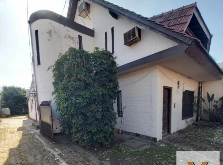 Casa · 203m² · 7 Ambientes · 1 Cochera