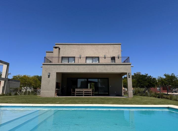 Casa · 226m² · 5 Ambientes · 1 Cochera