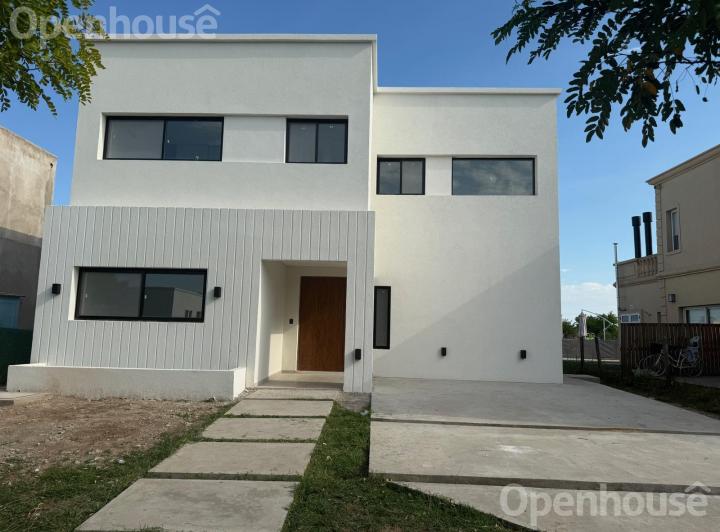 Casa · 160m² · 5 Ambientes · 3 Cocheras