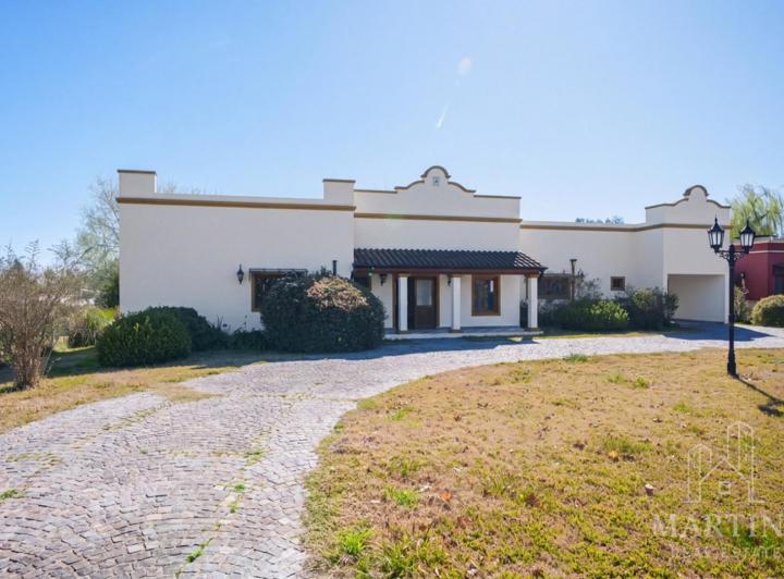 Casa · 300m² · 7 Ambientes · 7 Cocheras