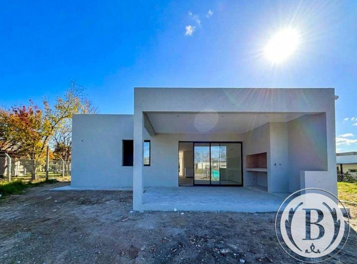 Casa · 178m² · 5 Ambientes · 2 Cocheras