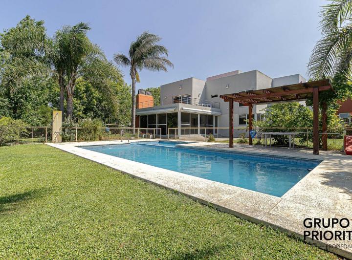 Casa · 340m² · 10 Ambientes · 8 Cocheras