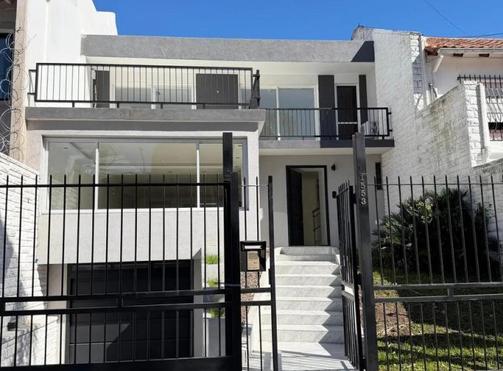 Casa · 400m² · 5 Ambientes · 3 Cocheras