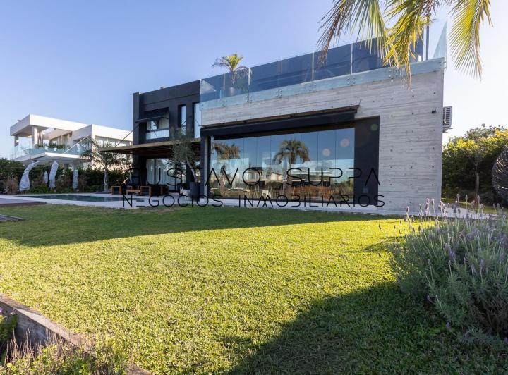Casa · 605m² · 5 Ambientes · 2 Cocheras